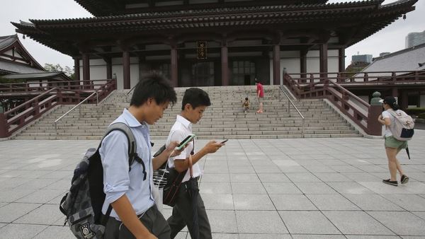 Ученые из КНР рассказали, чем грозит зависимость от телефона