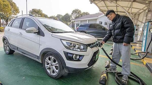 Продажи новых электромобилей в Китае падают второй месяц подряд