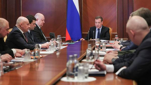 Медведев на заседании ВПК прочитал телеграмму Сталина о самолетах для армии
