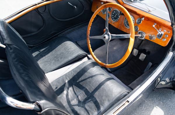 Реплику одного из самых таинственных Bugatti продадут с аукциона