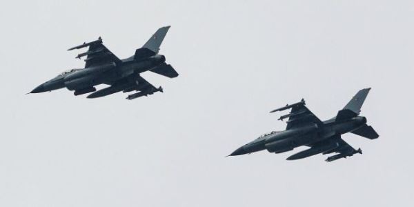 "Примадонна" среди самолетов. Украине будет сложно справиться с F-16 (Politico, США)
