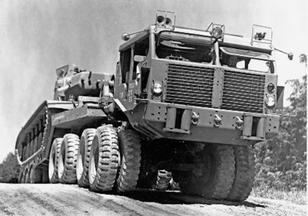 Sterling T26 8×8 – 16-колёсный монстр для перевозки танков