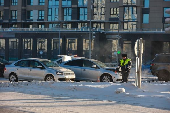 В Екатеринбурге Honda влетела в Land Cruiser: есть пострадавшие